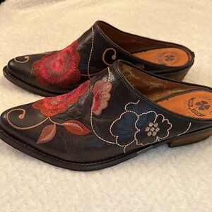 Lucky Brand Womens Brown Leather Heeled Mules Size 8 Floral Embroidery Western